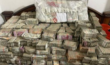 ED raid in Kolkata, 12 crore cash seized from businessman's house, counting of notes is still going on