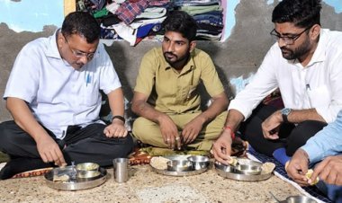 Arvind Kejriwal was going to have dinner at auto driver's house, stopped by Gujarat Police