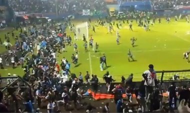 Riot during football match in Indonesia, more than 129 killed, 180 injured