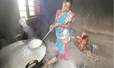 Tragic accident in Jharkhand two sisters died after falling in hot tub of mid-day meal in government school