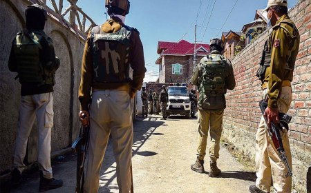 Big drug smuggling racket busted in Kashmir, 5 policemen, 17 including a leader arrested