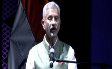 Fiji PM Sitiveni Rabuka Holds Bilateral Talks with India's EAM S Jaishankar to Strengthen Ties