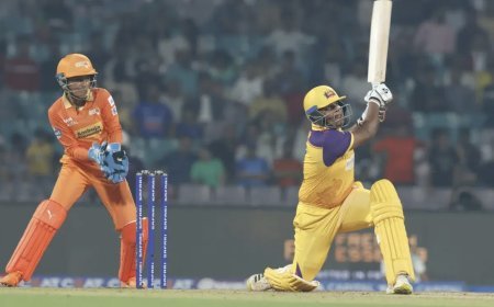 Daughter was hitting fours and sixes in WPL, then the light went off in the village, then Kiran Navgire family saw the match like this