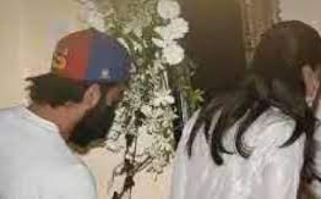 Ranbir Kapoor trolled for picking up Alia's slippers and keeping them in front of the temple, users got angry