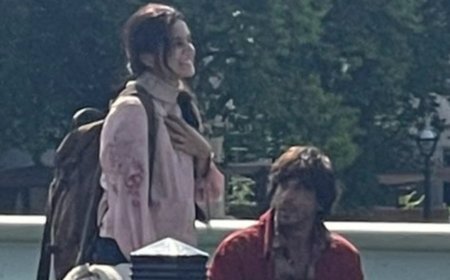 Shah Rukh-Taapsee's photo leaked from the sets of Danki, King Khan seen in dashing look