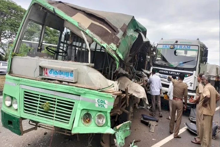 Massive accident in Tamil Nadu, 6 killed in bus-truck collision