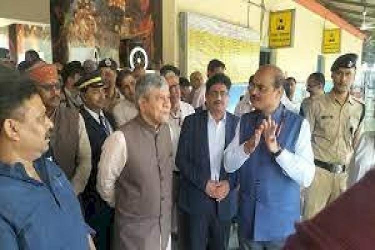 Union Railway Minister On Varanasi Tour: Inspected Kashi Station