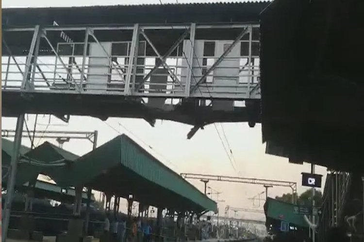 Part of foot overbridge collapses at Balharshah railway station, 20 passengers injured