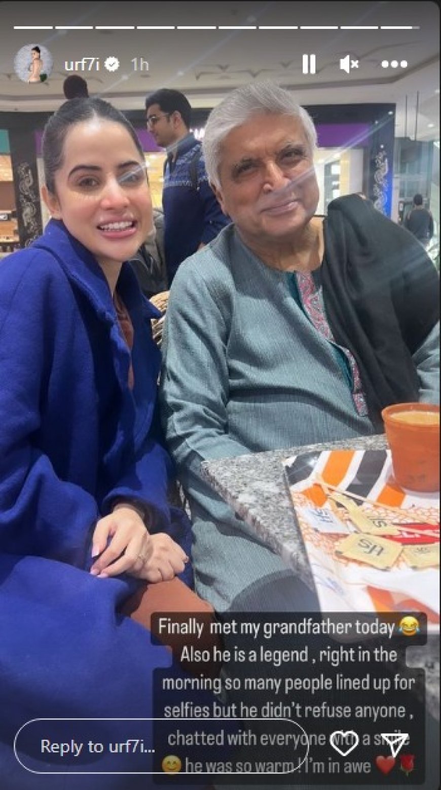 Urfi Javed was seen posing with Javed Akhtar, shared the picture and said - Finally met my grandfather...
