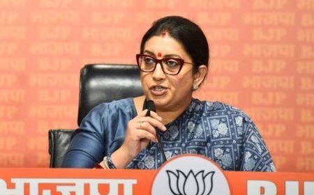Lok Sabha Election: वायनाड सीट को लेकर विपक्ष पर स्मृति ईरानी ने कसा तंज, बोलीं- दिल्ली में गले मिलना और केरल में…