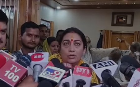 स्मृति ईरानी ने किया रामलला का दर्शन, बोलीं-'धर्म व धैर्य की धरा पर आना पुण्य का फल'