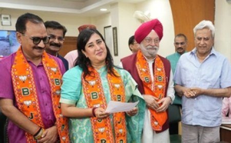 नामांकन के बाद बोलीं बांसुरी स्वराज, 'पीएम मोदी की गारंटी को दिल्ली के जन-जन तक पहुंचाने के लिए प्रतिबद्ध हूं'