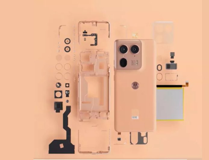 Motorola ने लॉन्च से पहले टीज किया नया Smartphone, Peach Fuzz कलर में दिखा डिवाइस