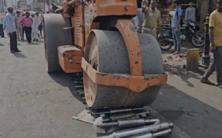 हापुड़ में पुलिस ने बुलेट के मॉडिफाइड साइलेंसरों पर चलवाया बुलडोजर