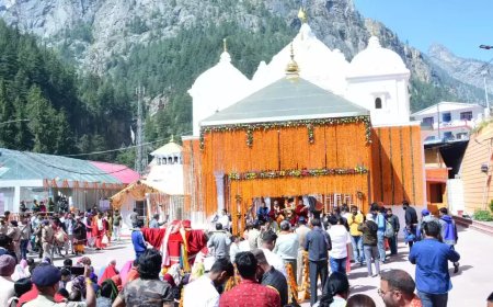 गंगोत्री धाम के कपाट खुलने की तैयारी: जिलाधिकारी ने व्यवस्थाओं का निरीक्षण किया