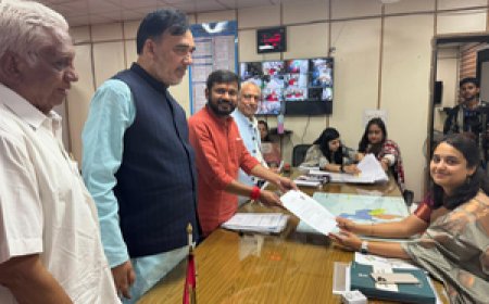 कांग्रेस प्रत्याशी कन्हैया कुमार ने भरा नामांकन, सभी धर्म गुरुओं से लिया आशीर्वाद