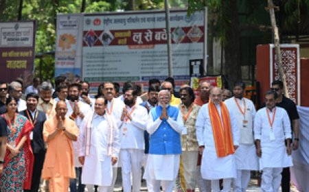 पीएम मोदी के नामांकन में दिखी एनडीए की एकजुटता