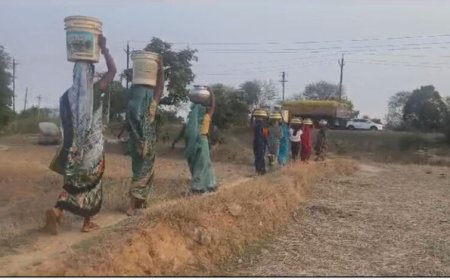 कटघोरा में पानी के लिए त्राहि-माम, आधा किलोमीटर दूर से लाना पड़ता है पीने का पानी