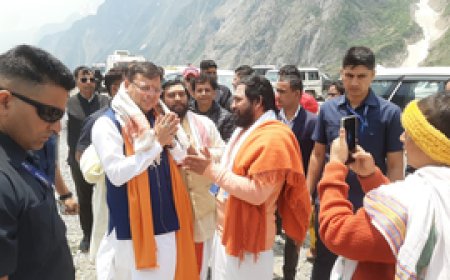 सीएम धामी ने भगवान बद्रीनाथ के किए दर्शन, चारधाम यात्रा की तैयारियों का भी लिया जायजा