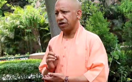 पीएम मोदी ने सीएम योगी को दी जन्मदिन की शुभकामना, कहा - गरीबों के लिए काम कर रहे हैं