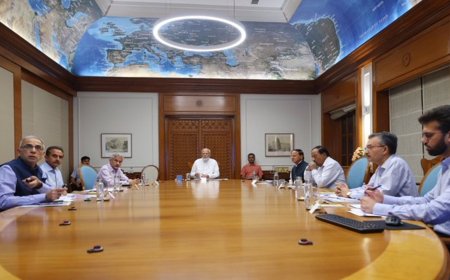 कुवैत अग्निकांड: पीएम मोदी ने की समीक्षा बैठक, मृतकों के परिवारों को दो लाख के मुआवजे का ऐलान