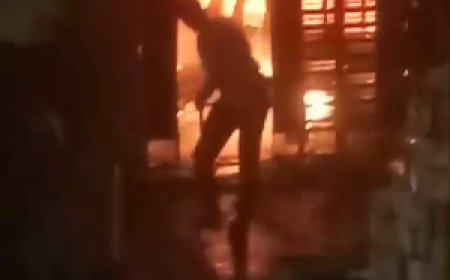 गाजियाबाद में तीन मंजिला इमारत में लगी भीषण आग, 2 बच्चों समेत 5 की मौत