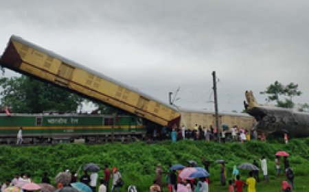 बंगाल में कंचनजंगा एक्सप्रेस और मालगाड़ी की टक्कर