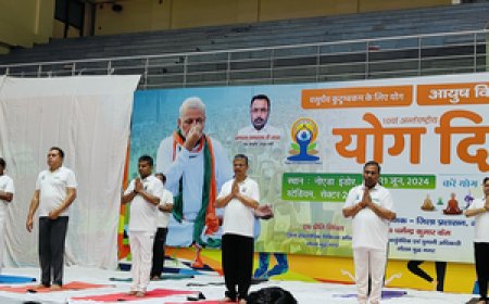 नोएडा स्टेडियम में हुआ अंतरराष्ट्रीय योग दिवस का आयोजन; सांसद, प्रभारी मंत्री रहे मौजूद