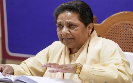 सेंगोल मुद्दे पर मायावती ने दी सपा से सावधान रहने की सलाह