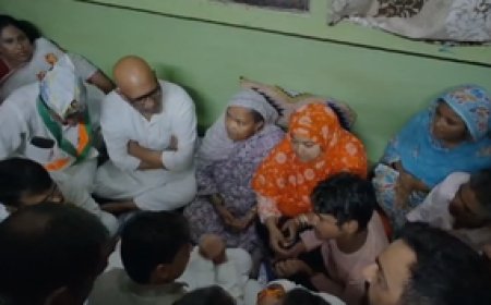 अलीगढ़ औरंगजेब हत्याकांड : कांग्रेस डेलिगेशन ने पीड़ित परिवार से की मुलाकात, मदद का आश्वासन