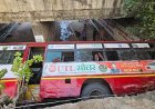 Haridwar Bus Accident: सेफ्टी वॉल तोड़कर पुल से नीचे गिरी बस