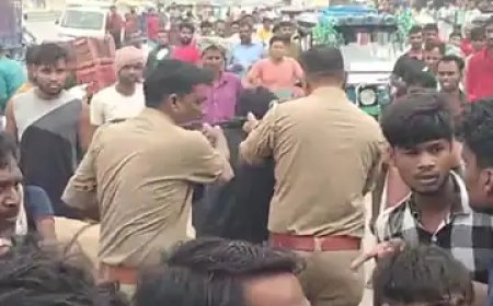 कौशांबी: सब्जी मंडी के पास ट्रैक्टर और ऑटो चालक के बीच मारपीट, वीडियो वायरल