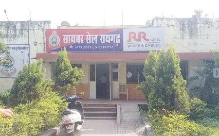 रायगढ़ जिले में साइबर सुरक्षा जागरूकता अभियान: छात्राओं को दिए गए सुरक्षित इंटरनेट उपयोग के टिप्स