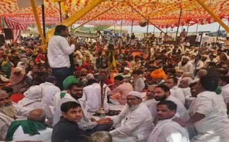 नूंह जिले में मुआवजे को लेकर किसानों का विरोध प्रदर्शन