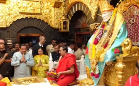 शिर्डी के साईं बाबा दरबार पहुंचे अदाणी समूह के चेयरमैन गौतम अदाणी, चढ़ाई चादर