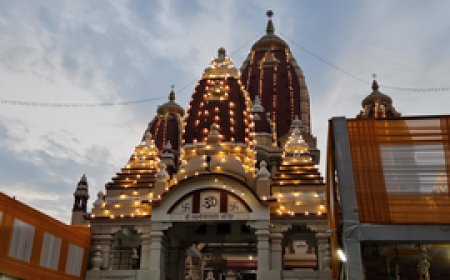 कृष्ण जन्माष्टमी की धूम, रंग-बिरंगी लाइट और मोर पंख से सजा बिरला मंदिर, सुरक्षा के खास इंतजाम