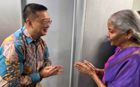 केंद्रीय वित्त मंत्री निर्मला सीतारमण सिंगापुर पहुंचीं, आईएसएमआर के दूसरे राउंड की बैठक में होंगी शामिल