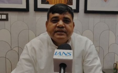 आतिशी ने प्रेरणा के लिए बगल में लगाई कुर्सी, केजरीवाल को अनुकरणीय मानना गलत नहीं :  शक्ति यादव