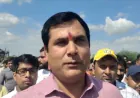 गाजियाबाद के डासना देवी मंदिर में धरने पर बैठे लोनी विधायक नंदकिशोर गुर्जर
