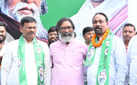 झारखंड में भाजपा विधायक केदार हाजरा और आजसू के पूर्व विधायक उमाकांत झामुमो में शामिल