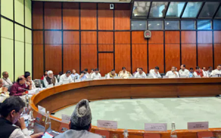 जेपीसी की बैठक में जोरदार हंगामा, टीएमसी सांसद कल्याण बनर्जी ने फोड़ी बोतल