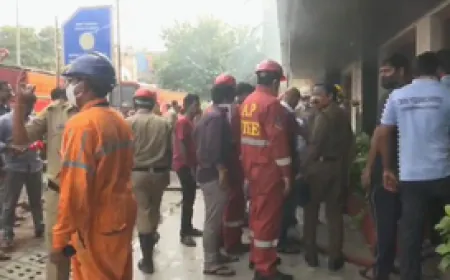 विशाखापट्टनम में एसबीआई की मुख्य शाखा में लगी भीषण आग