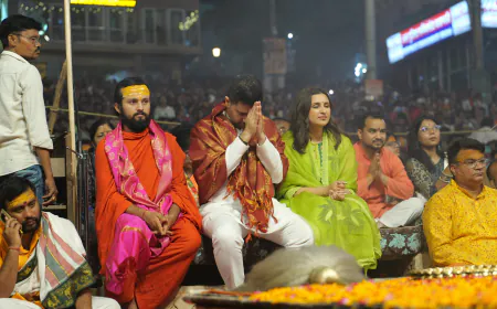 जन्मदिन मनाने पत्नी परिणीति संग बनारस के दशाश्वमेघ घाट पहुंचे सांसद राघव चड्ढा, मां गंगा की आरती कर हुए भाव–विभोर