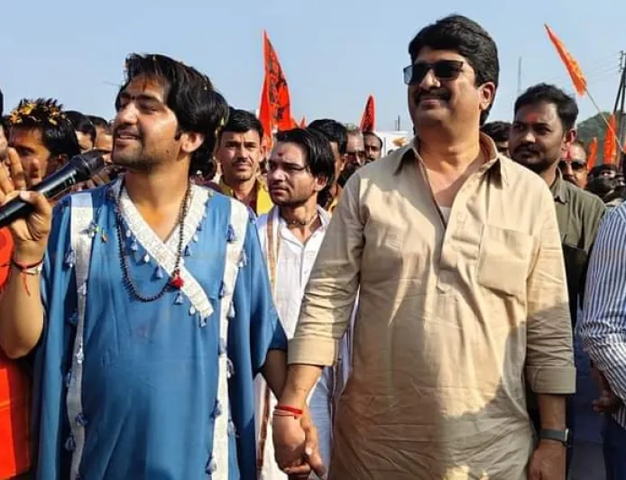 प्रतापगढ़: राजा भैया का सोशल मीडिया पोस्ट- "जुड़ोगे तभी बचोगे", बाबा बागेश्वर की पदयात्रा में हुए शामिल