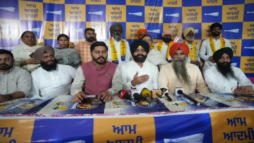 Tarn Taran में Congress को बड़ा झटका, दर्जनों परिवार AAP में शामिल — Harmeet Singh Sandhu को मिला लोगों का समर्थन