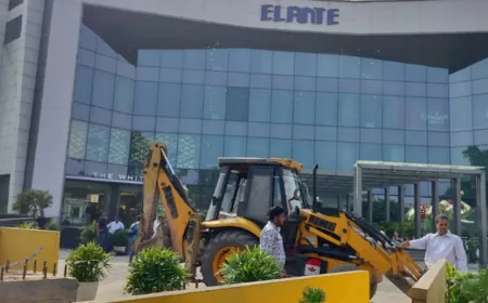 Chandigarh Administration की बड़ी कार्रवाई: Elante Mall में अवैध Construction तोड़ा गया, Parking की जगह बनाई थी Greenery