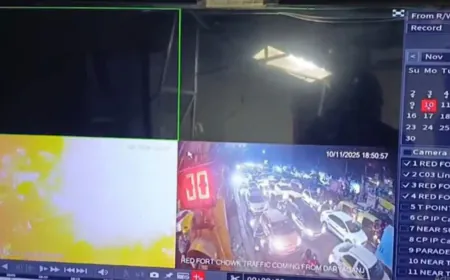 Delhi Blast: Red Fort के पास Car explosion का CCTV Footage आया सामने, ट्रैफ़ि Traffic के बिच अचानक हुआ Car में धमाका