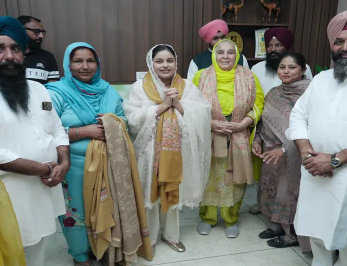 Dr. Gurpreet Kaur और माता जी ने किया Harmeet Sandhu के लिए जोरदार चुनाव प्रचार, कई परिवारों ने AAP जॉइन किया