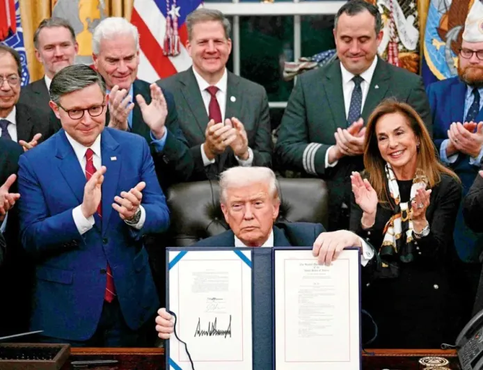 America का सबसे लंबा 'Shutdown' समाप्त: 1.4 Million Employees को 43 दिन बाद मिलेगा वेतन! लेकिन Situation अभी भी पूरी तरह Normal नहीं