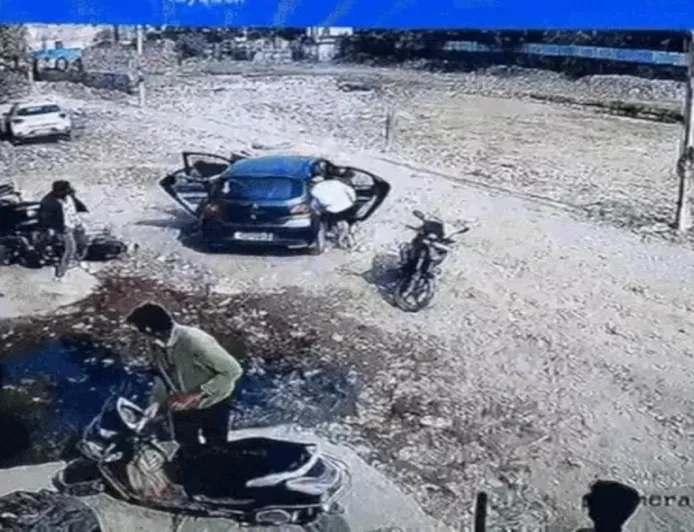 Gurugram में Delivery Boy पर जानलेवा हमला: चलती Car से उतरे हमलावरों ने कुल्हाड़ी, लाठी-डंडों से बरसाए वार, हालत Critical